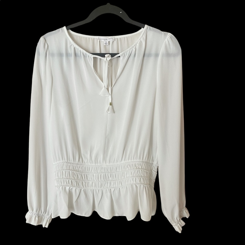 Beautiful white blouse. Great fir job and for going out.